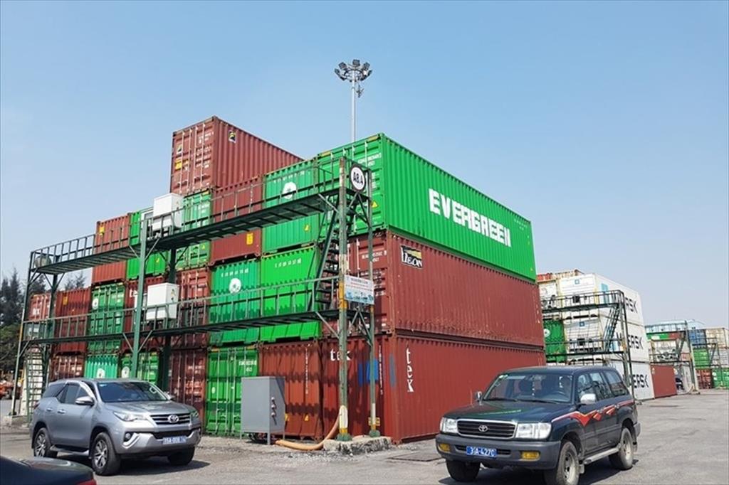 Xuất khẩu "tắc" vì thiếu vỏ container: Tại sao Việt Nam chưa sản xuất được