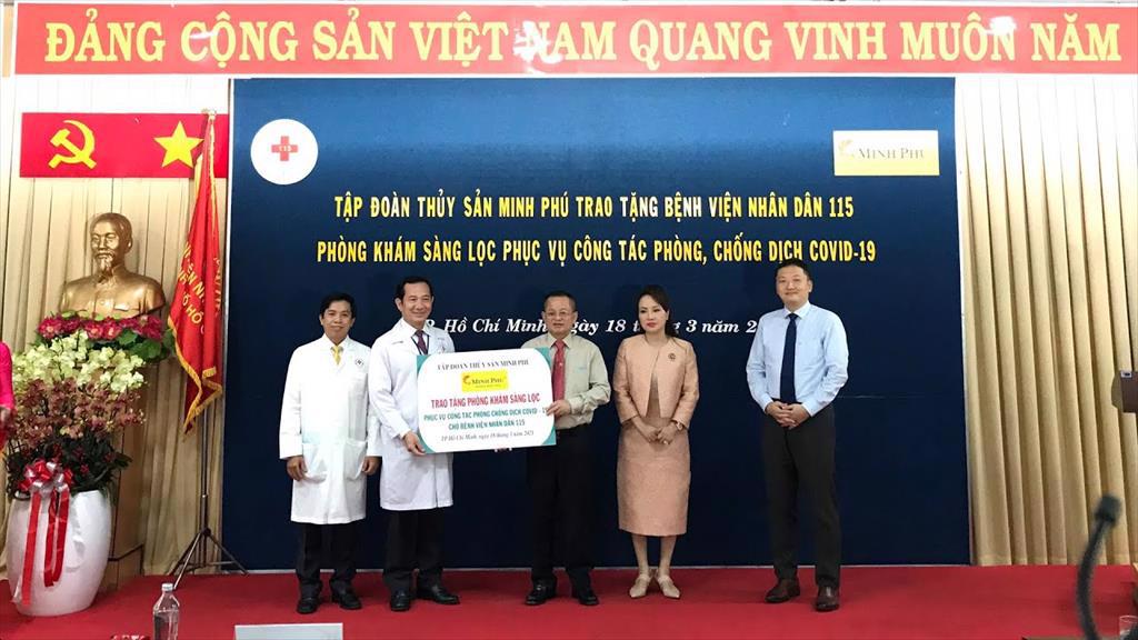 Tập đoàn Thủy sản Minh Phú trao tặng Bệnh viện 115 phòng khám sàng lọc, phục vụ chống dịch