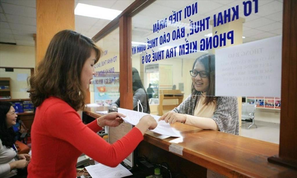 Bộ Tài chính đề xuất tiếp tục giảm mức thu 30 khoản phí, lệ phí