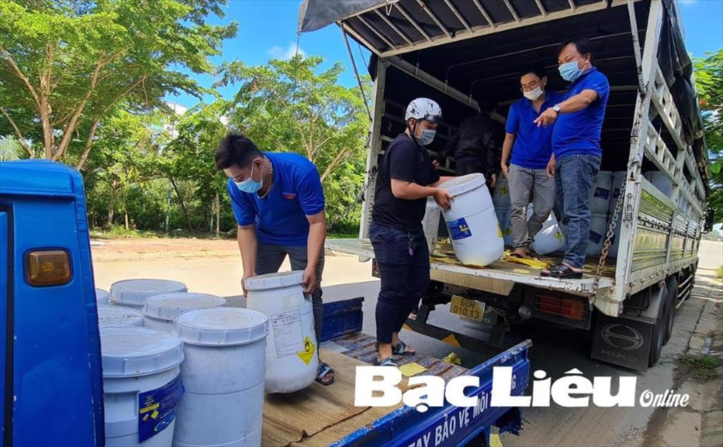 Chủ động hỗ trợ người nuôi tôm phòng ngừa dịch bệnh