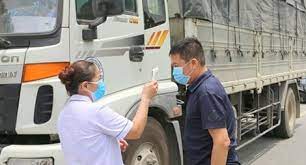 Không kiểm tra giấy xét nghiệm COVID-19 với tài xế chở hàng nội vùng