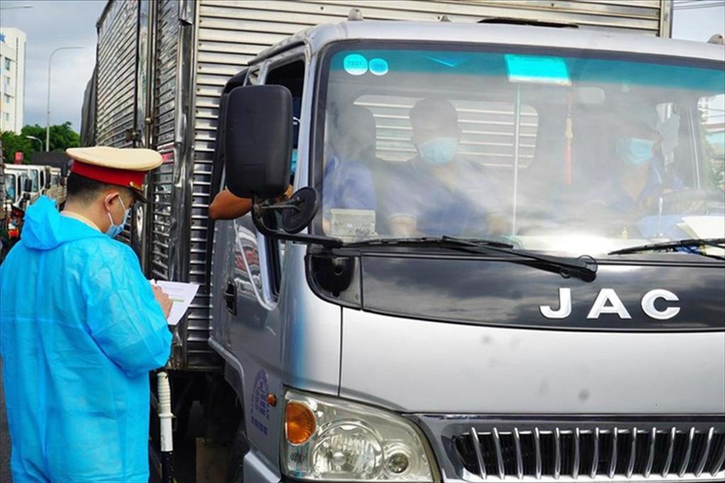 Từ 0h 30/7/2021, không kiểm tra xe đã có mã QR tại các chốt trên cả nước