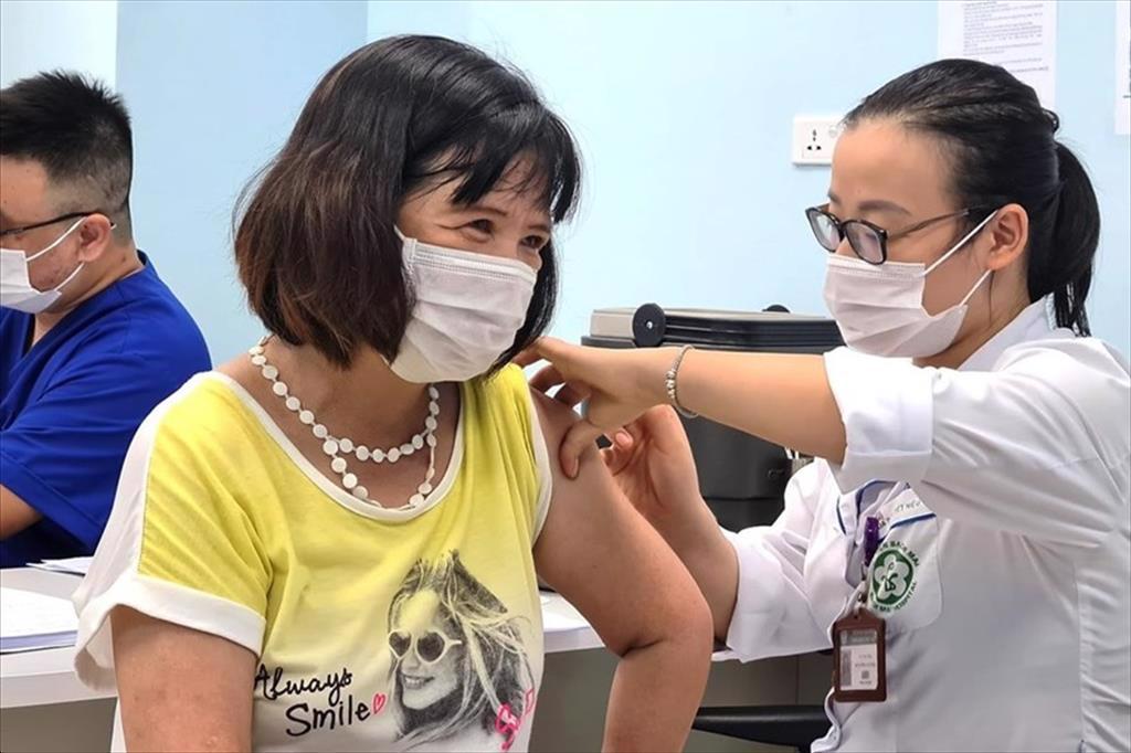 Ưu tiên tiêm vaccine để nông nghiệp “đỏ lửa” sản xuất trong dịch bệnh
