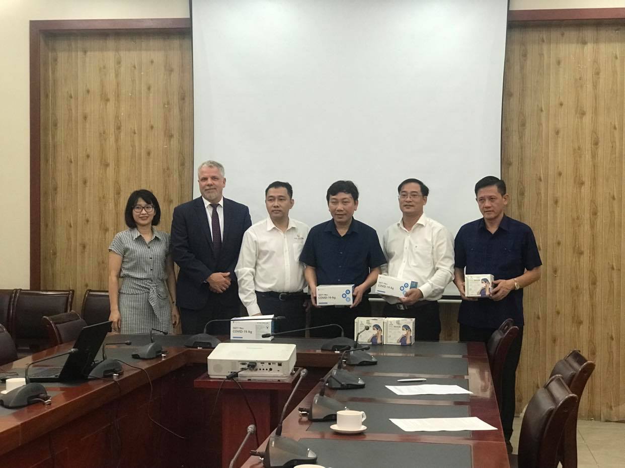 VASEP nhận hỗ trợ khẩu trang y tế và kit test nhanh Covid-19, chuyển tới CDC Sóc Trăng 