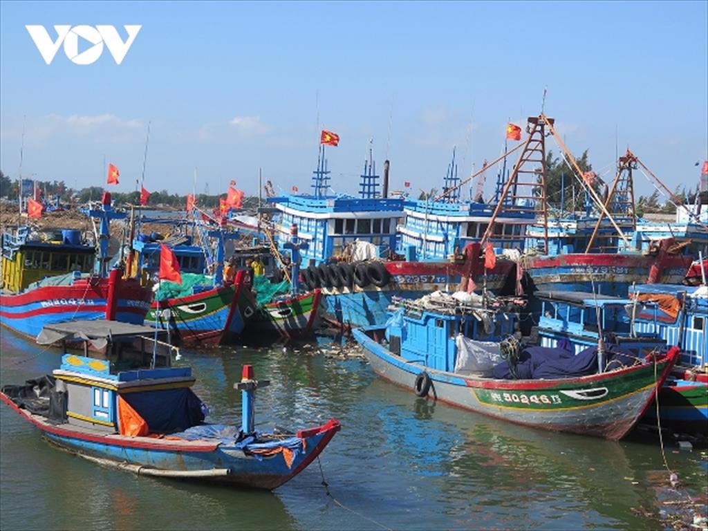 Quảng Ngãi tăng cường kiểm soát tàu cá qua thiết bị giám sát hành trình