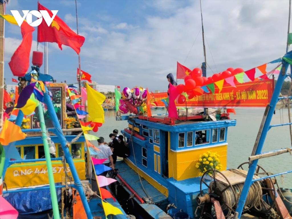 Rộn ràng khai biển đầu xuân