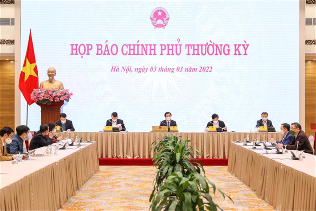 Thủ tướng yêu cầu nghiên cứu một số chính sách về thuế, phí để giảm chi phí đầu vào cho sản xuất