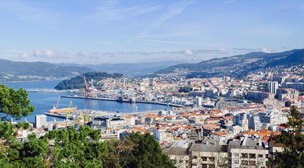 Tây Ban Nha đe dọa đóng cảng đối với tàu Nga, khuyến khích EU làm theo