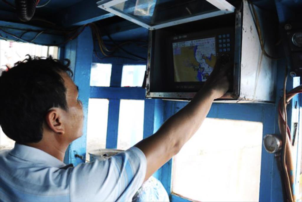 Tra Vinh province: Installation of vessel monitoring system to protecting fishermen and sovereignty at sea