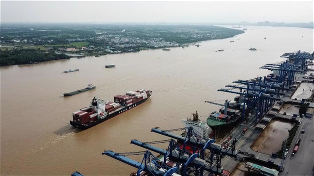 Doanh nghiệp xuất nhập khẩu đuối sức vì phí cảng biển