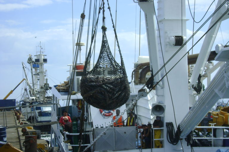 Ecuador minh bạch thông tin khai thác thủy sản theo sáng kiến mới