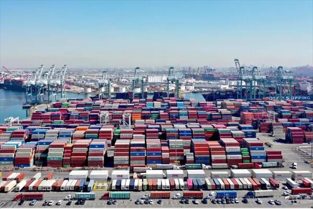 Nhập khẩu qua cảng Los Angeles giảm 27% trong tháng 9/2022