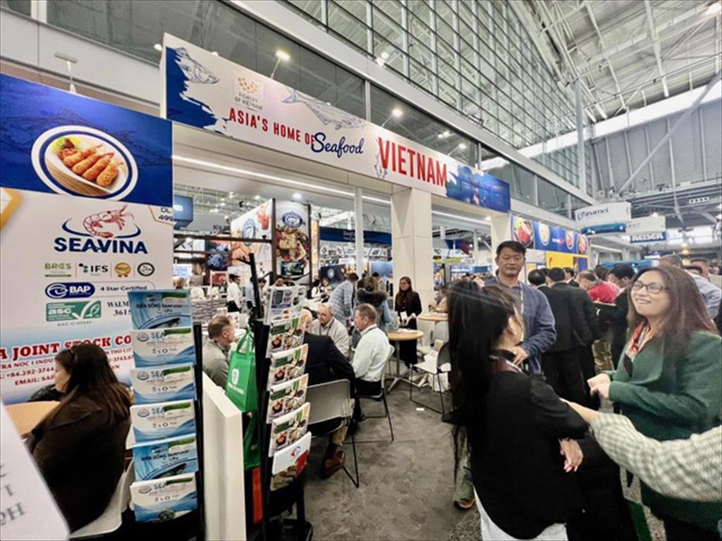 Kinh tế khó khăn, người Mỹ có giảm ăn hải sản Việt Nam