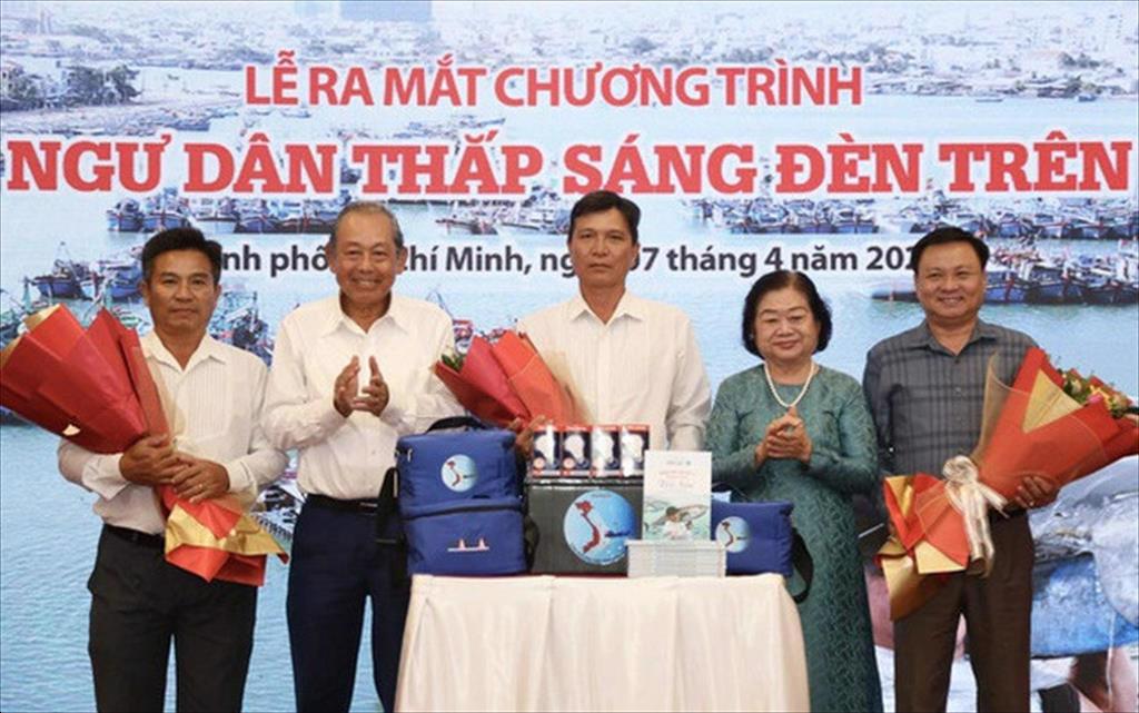 Ra mắt chương trình “Cùng ngư dân thắp sáng đèn trên biển”