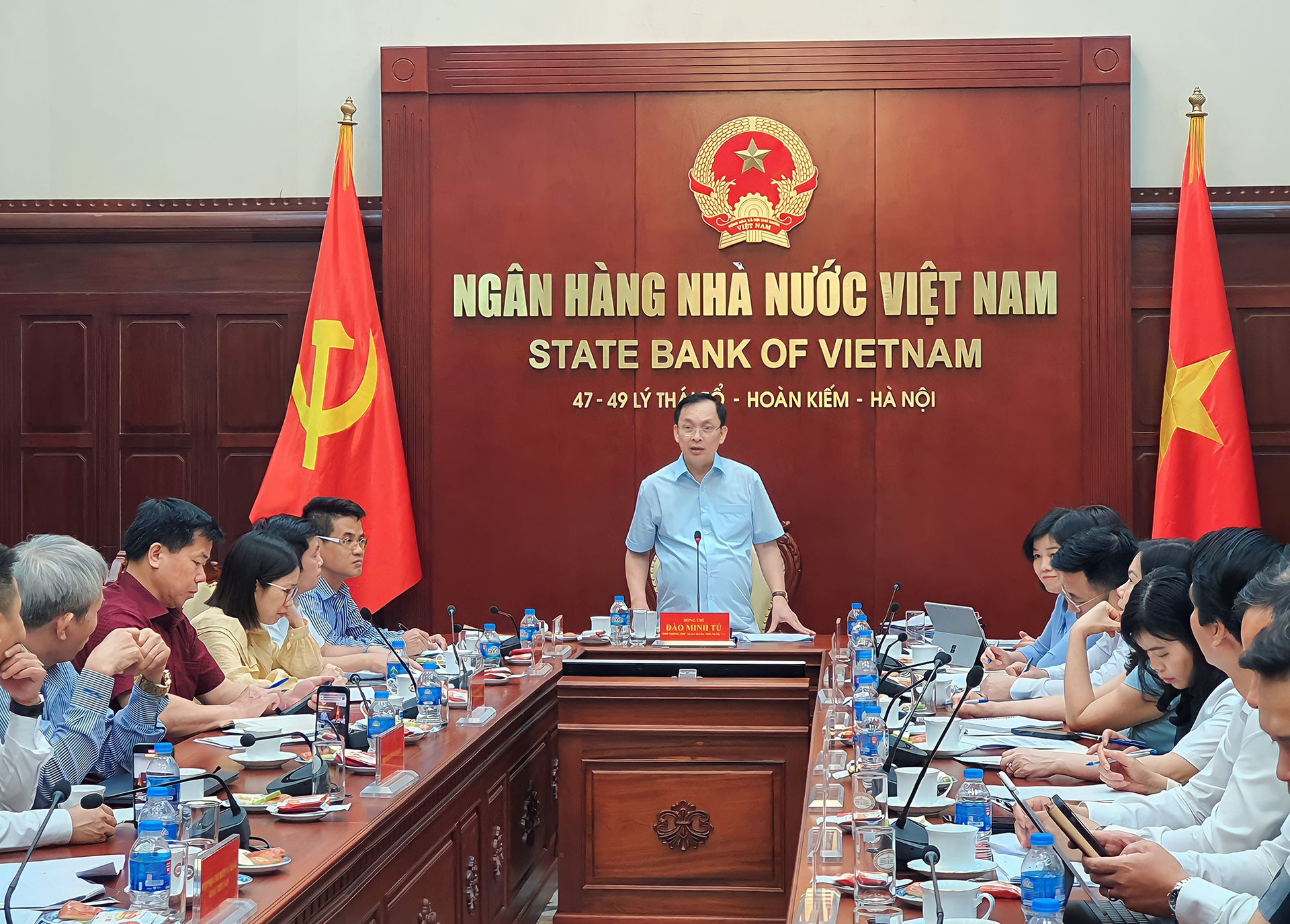 Phó Thống đốc NHNN Cần khẩn trương triển khai các biện pháp hỗ trợ vay vốn cho doanh nghiệp 