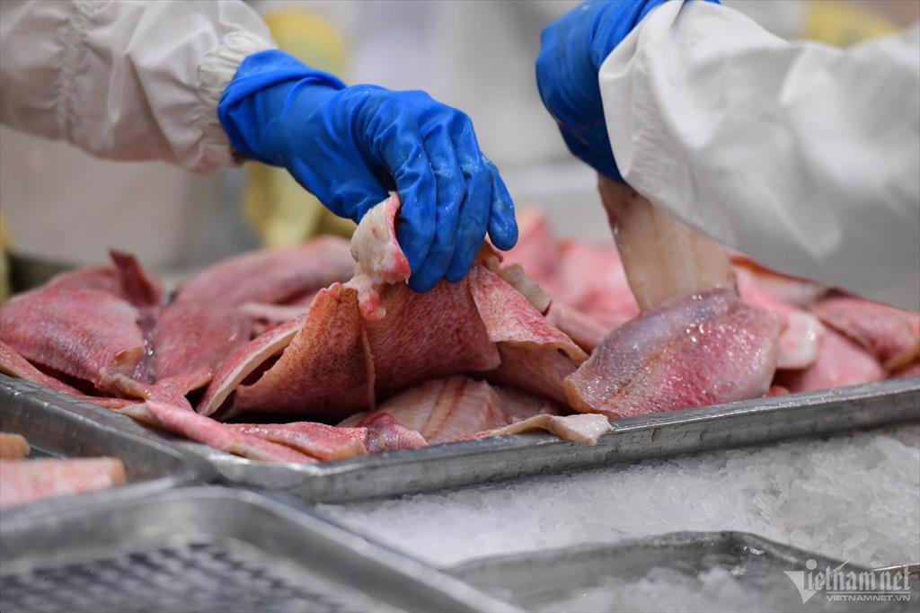 Dân Mỹ thắt chặt ‘hầu bao’, thế mạnh Việt hụt thu hàng tỷ USD