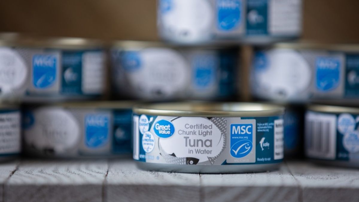 Walmart đặt ra các tiêu chuẩn mới cho các nhà cung cấp cá ngừ