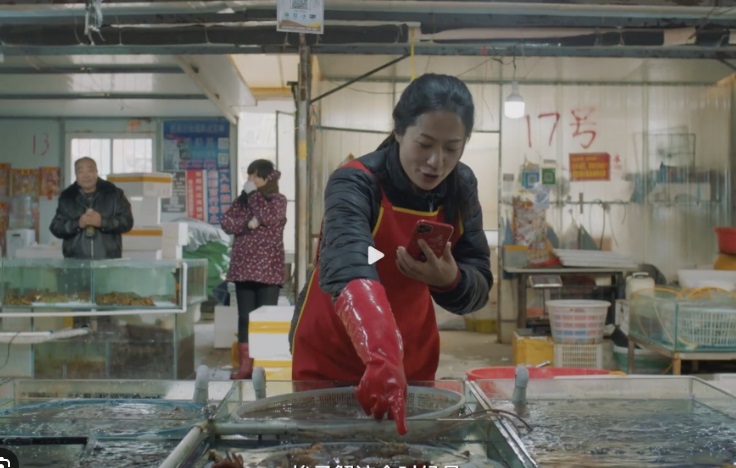 Trung Quốc Doanh số bán tôm và cá hồi tăng đột biến qua kênh phát trực tiếp 