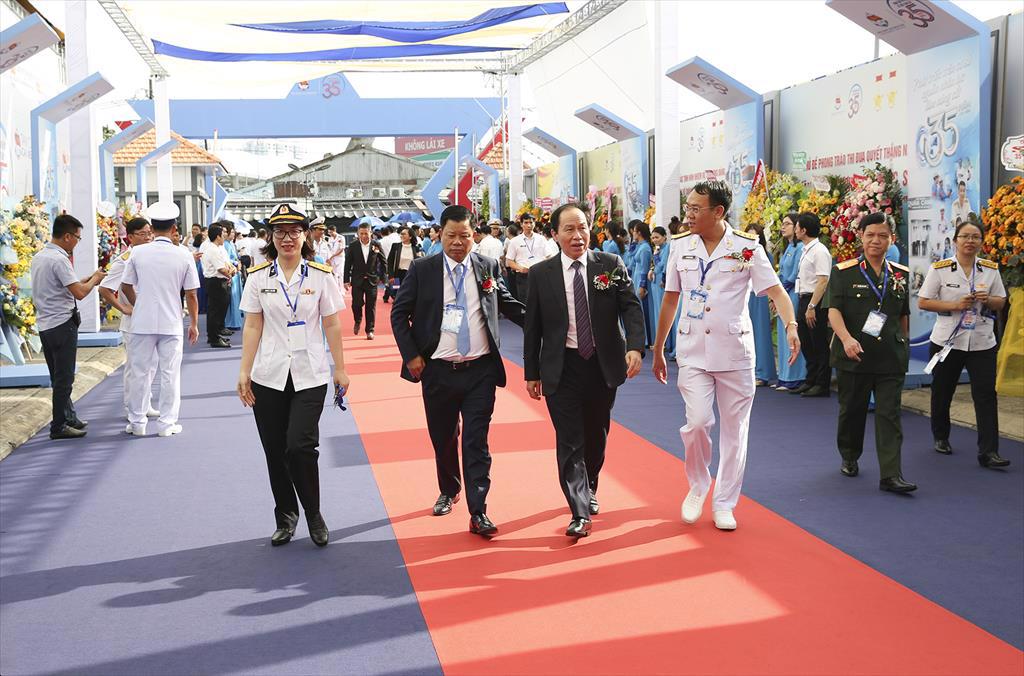 Tổng công ty Tân Cảng Sài Gòn đón nhận danh hiệu Anh hùng Lao động