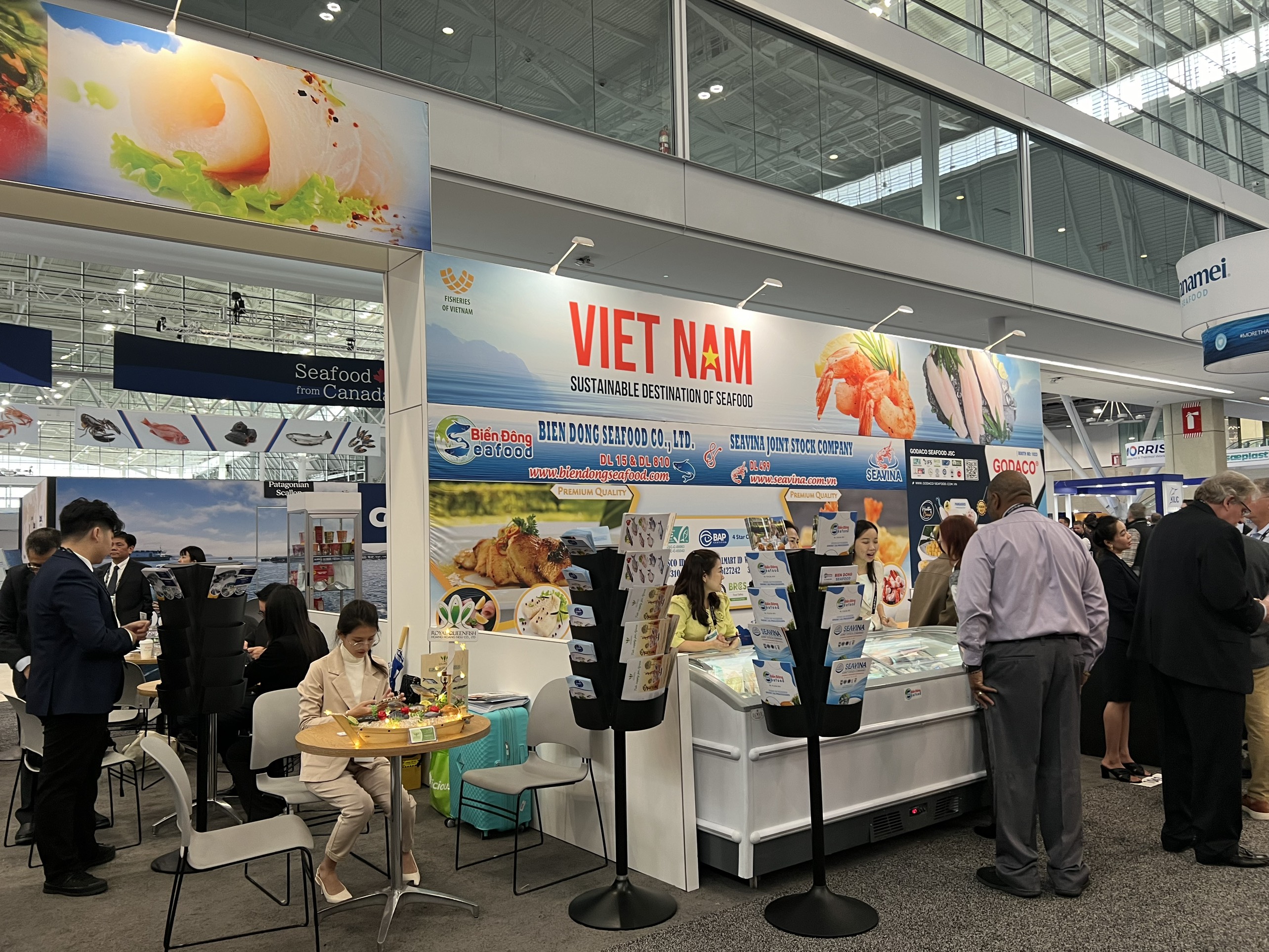 Bài 2 Đi ăn dạo Hội chợ Quốc tế Thủy sản Boston