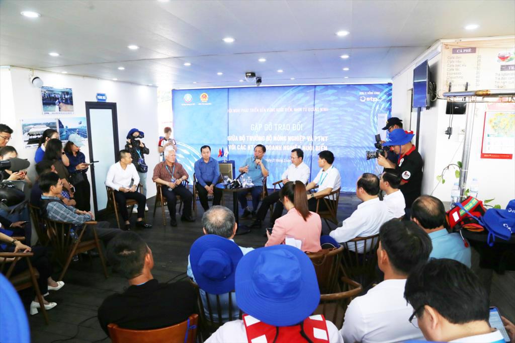 Gặp gỡ giữa Bộ trưởng Bộ NNPTNT với các HTX, doanh nghiệp nuôi trồng thủy sản