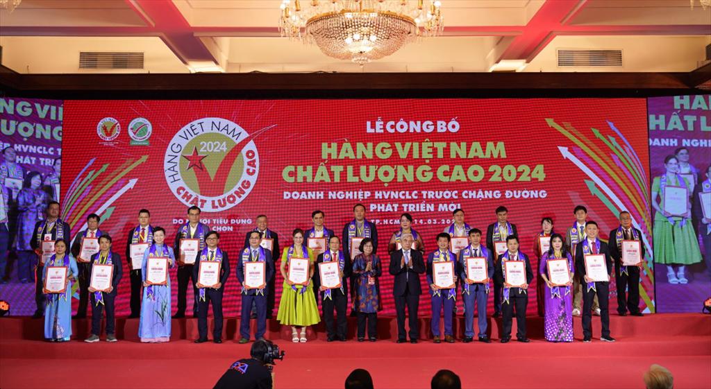 Nhiều doanh nghiệp thức ăn chăn nuôi, thuốc thú y – thủy sản đạt danh hiệu hàng Việt Nam Chất lượng cao