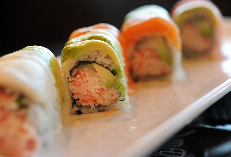 Chuỗi tiện ích Nhật Bản sử dụng cá minh thái trong món sushi cuộn  