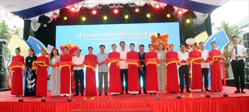 Lê Gia làm nhà máy thủy sản đóng hộp kết hợp tham quan trải nghiệm