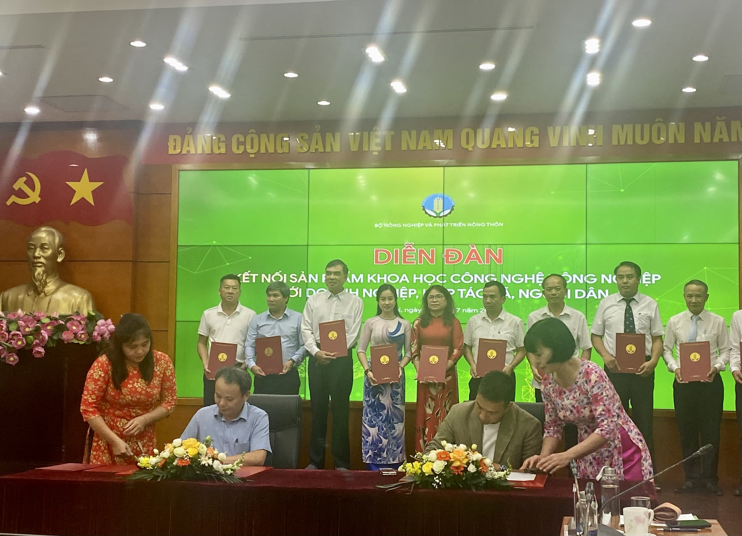 Công ty TNHH Việt Trường  và Viện nghiên cứu Hải sản ký kết Thỏa thuận hợp tác