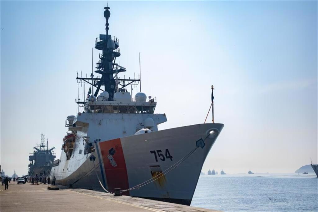 Tuần duyên Mỹ đến thăm Brazil để chống đánh bắt cá bất hợp pháp