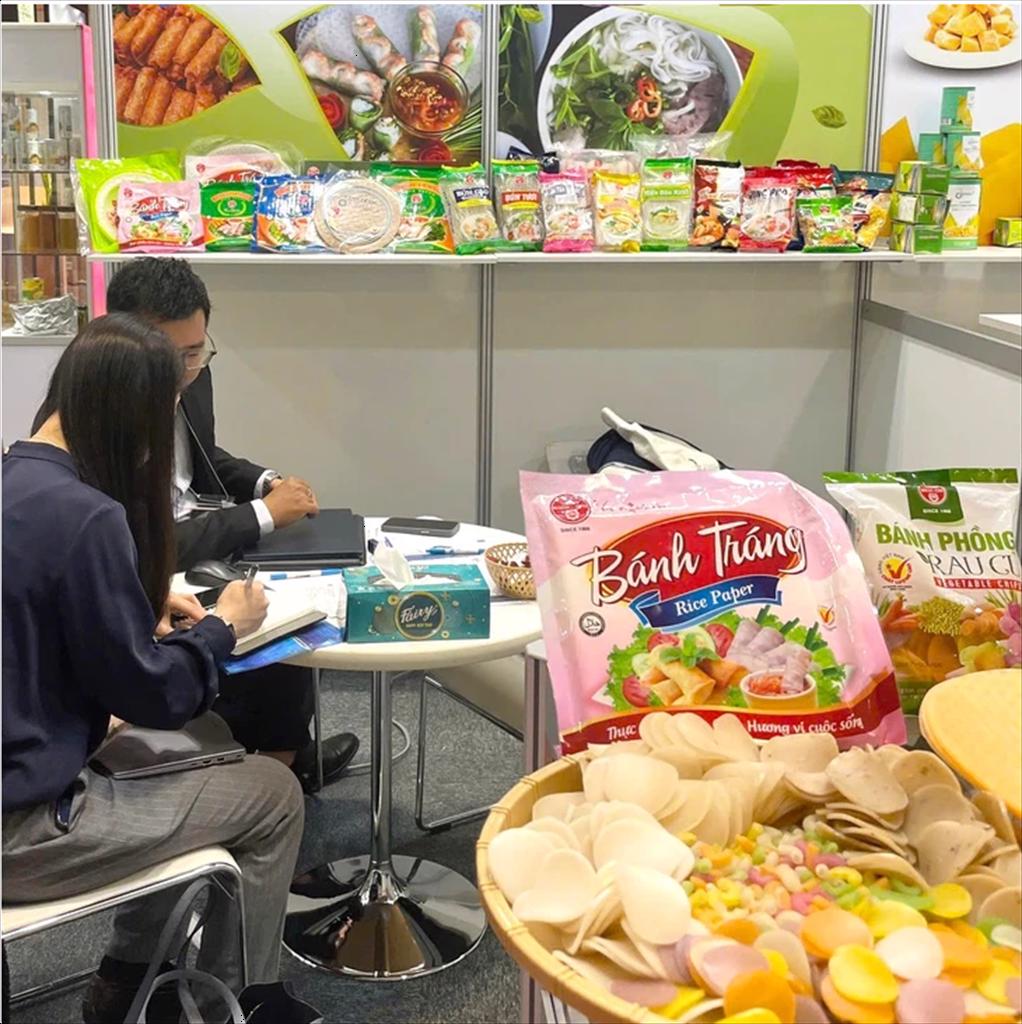 Hai doanh nghiệp ở Đồng Tháp thu ngàn tỉ từ xuất khẩu bánh phồng tôm, bánh tráng