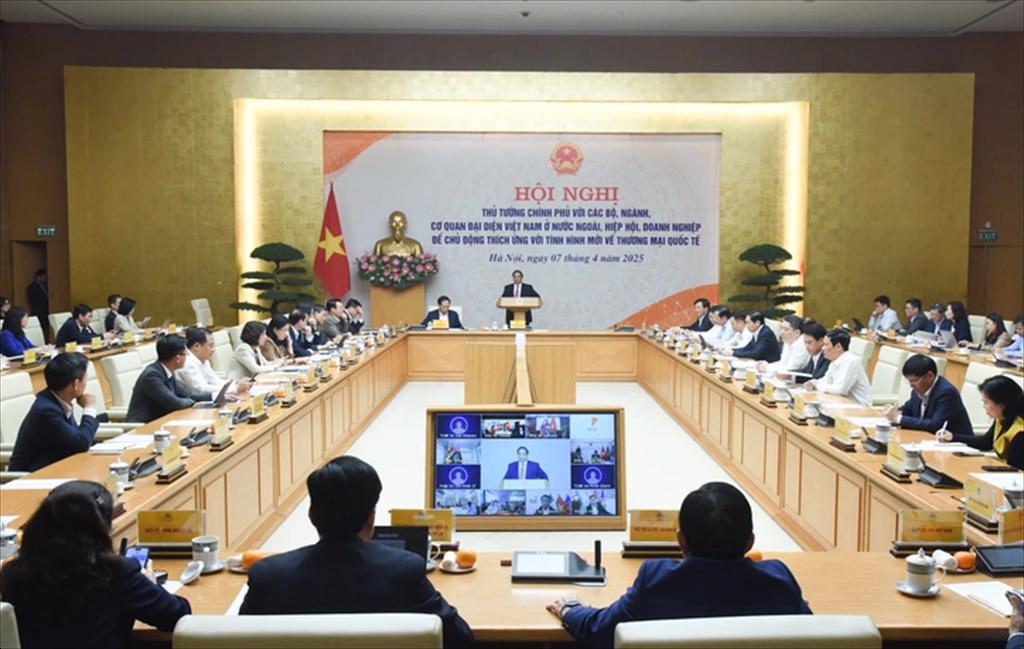 Thủ tướng Ứng phó thuế đối ứng, chuẩn bị chính sách hỗ trợ doanh nghiệp