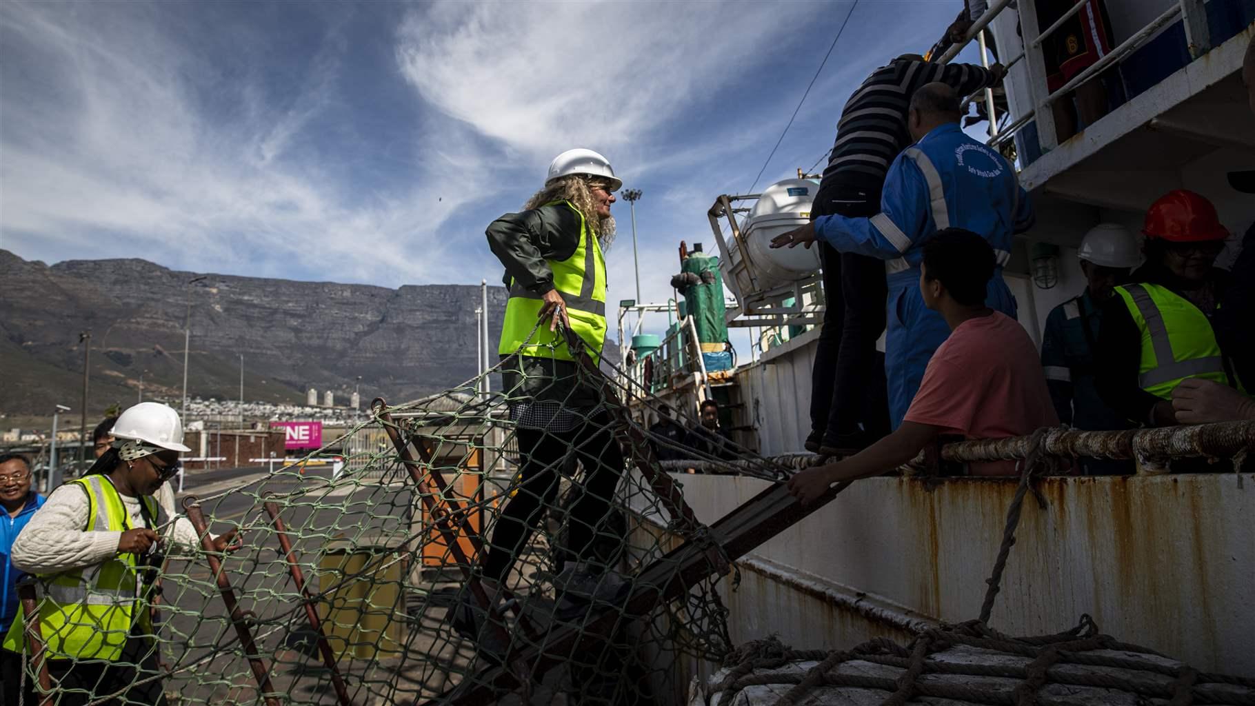 Nam Phi theo con đường 3 hiệp ước để giám sát đội tàu đánh cá tốt hơn