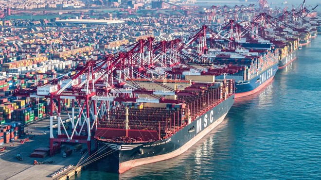 WTO cảnh báo thương mại toàn cầu suy giảm do thuế quan và bất ổn chính sách