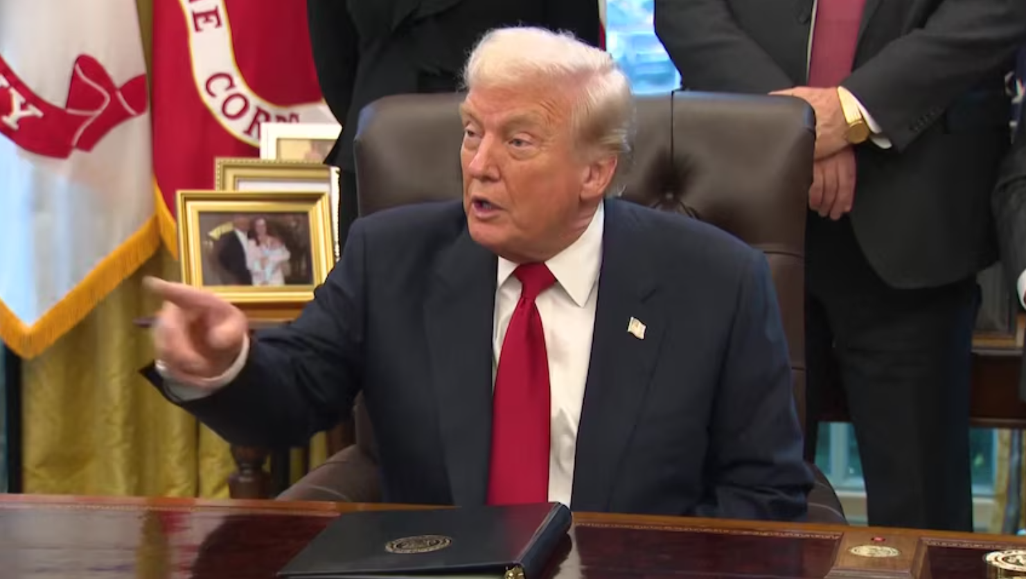 Một năm thuế quan Mỹ Thương mại thế giới tái định hình