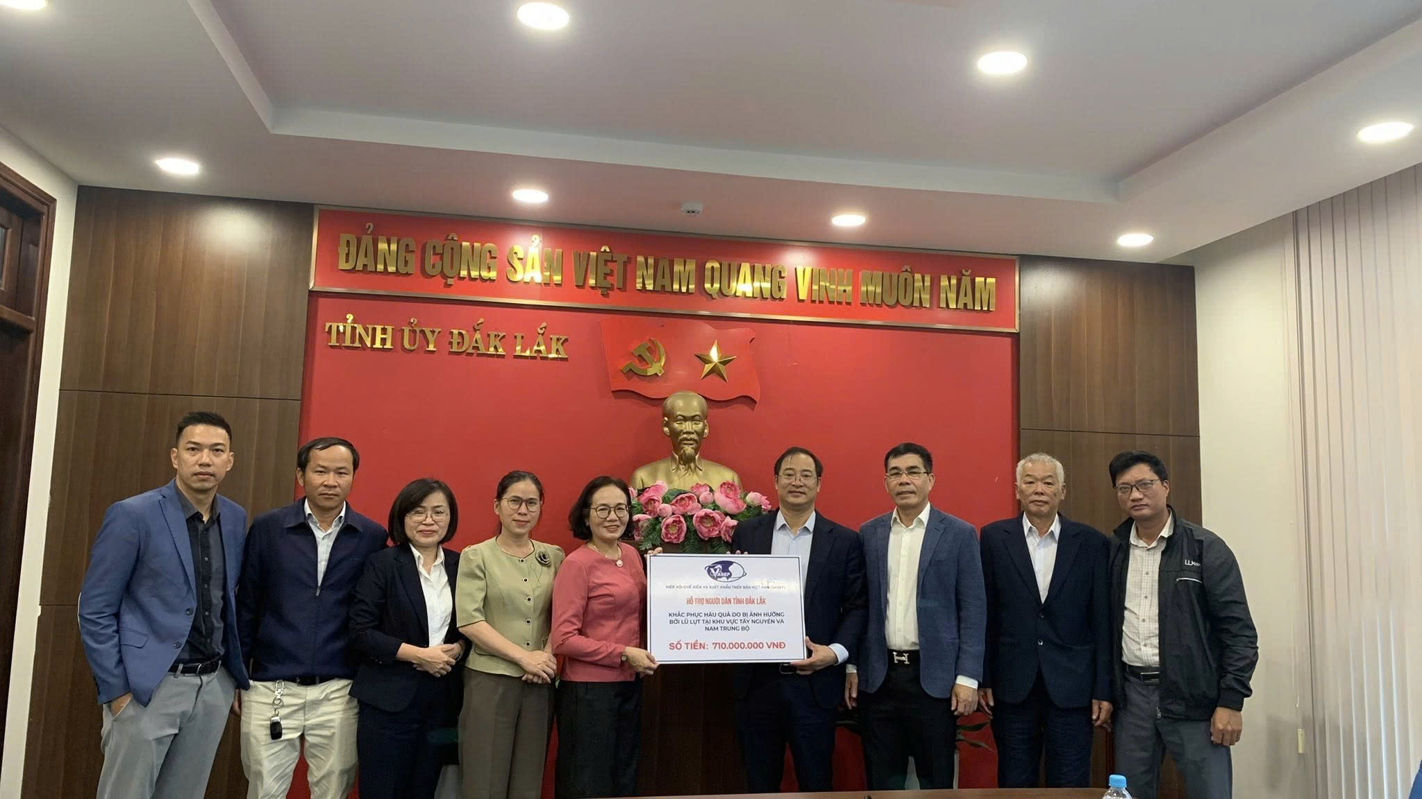 VASEP đồng hành cùng doanh nghiệp hỗ trợ phục hồi sinh kế cho người dân vùng lũ Sông Cầu – Phú Yên