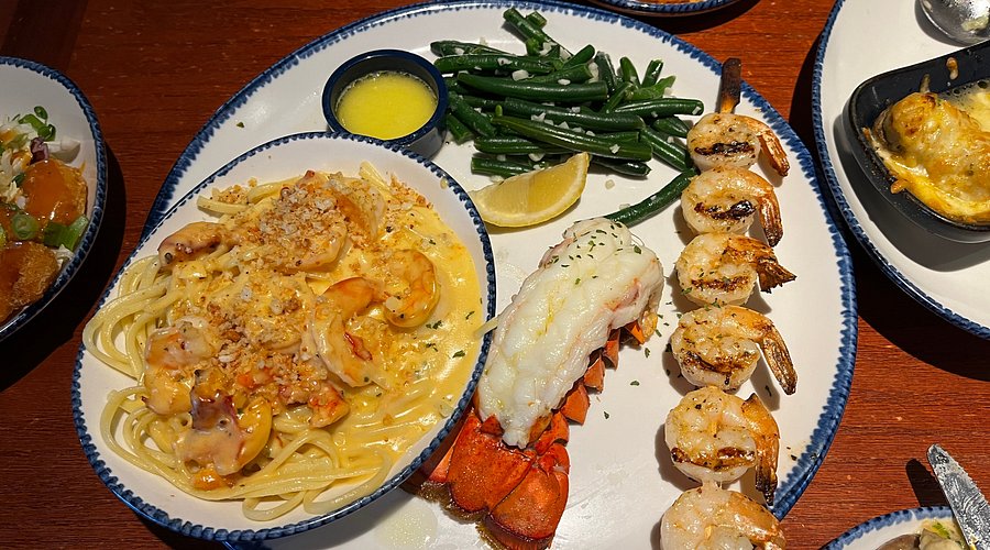 Red Lobster sa thải khoảng 200 nhân viên dù lượng khách tăng trưởng