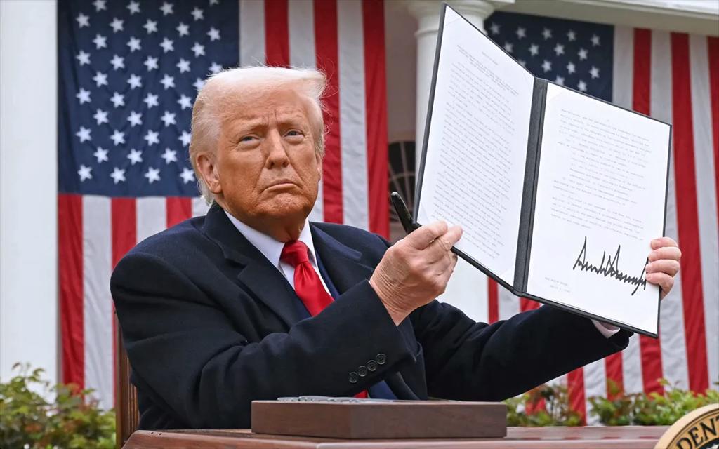 Nhìn lại 1 năm Tổng thống Trump trở lại Nhà Trắng Phép thử từ cú sốc thuế quan