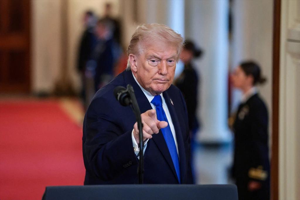 Ông Trump dọa áp thuế 50% với nước cung cấp vũ khí cho Iran