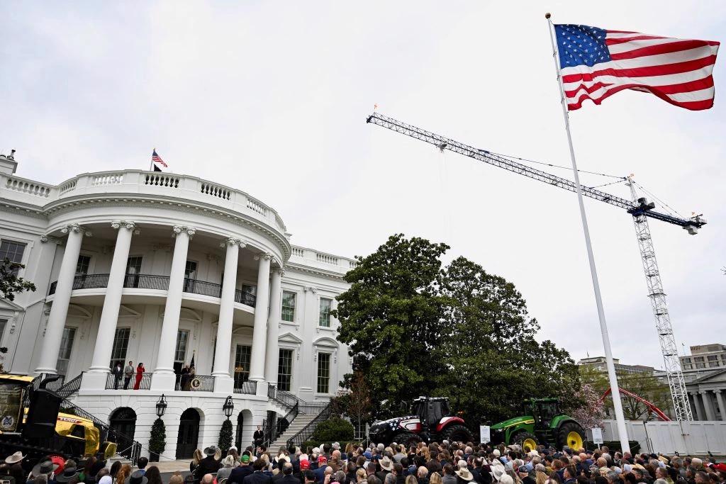 Nhà Trắng chưa rõ hướng xử lý tuyên bố thuế 50% của ông Trump đối với nhà cung cấp vũ khí Iran