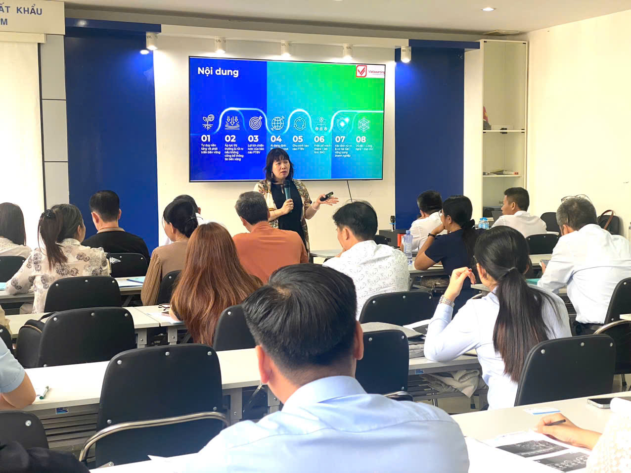 Khóa tập huấn: "Báo cáo phát triển bền vững theo chuẩn quốc tế: Hướng dẫn, cập nhật cho doanh nghiệp thủy sản"