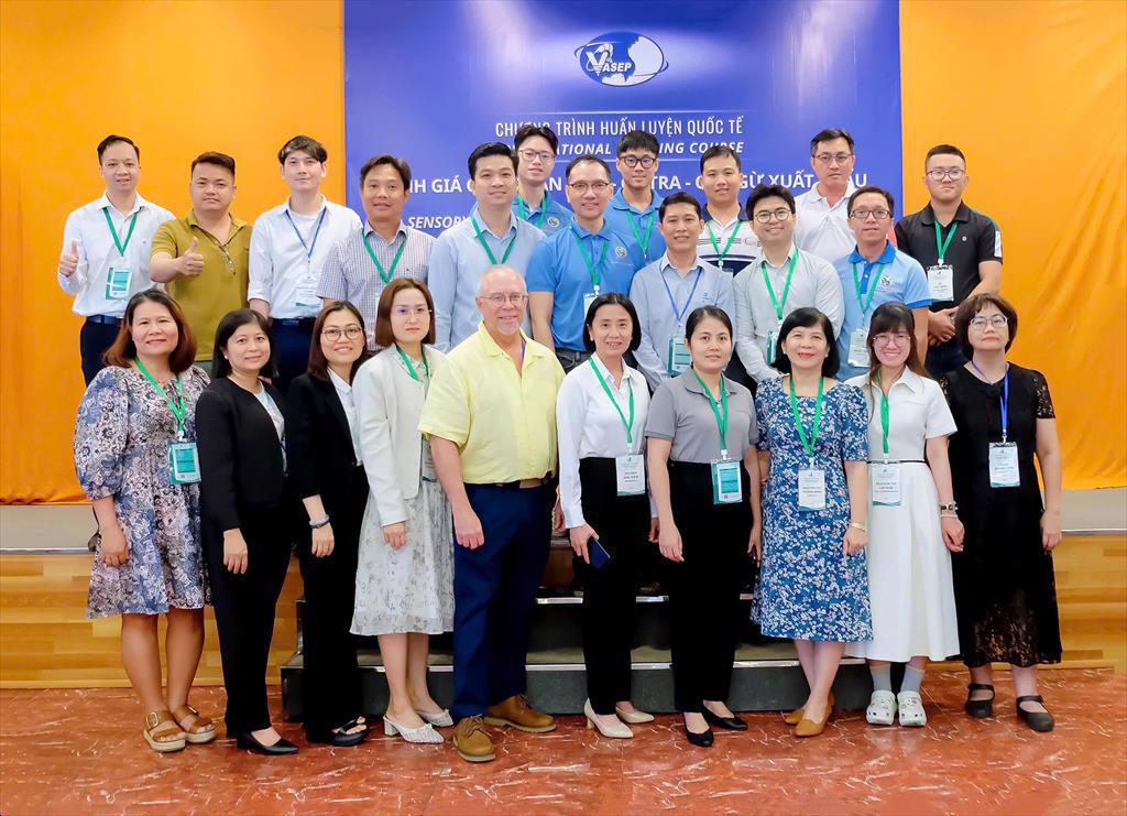 Khóa tập huấn: "Đánh giá cảm quan cá tra xuất khẩu"