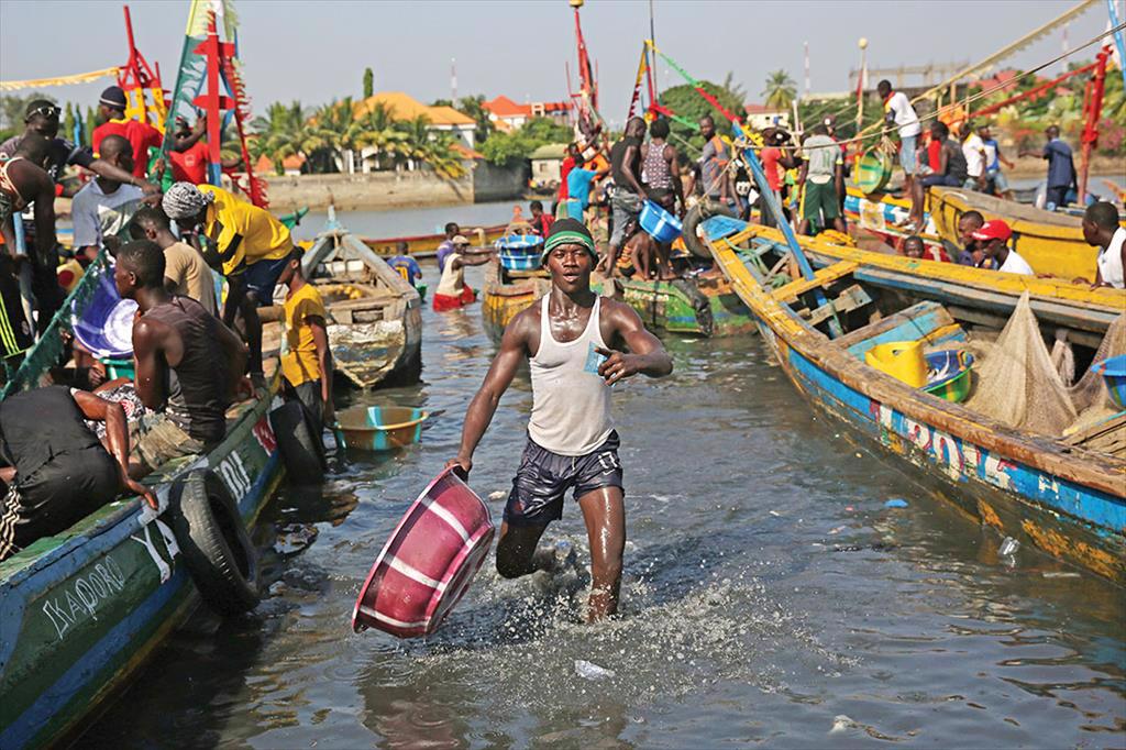 Nigeria hợp tác với Na Uy giám sát tàu cá bằng vệ tinh