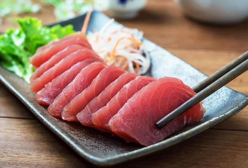 (vasep.com.vn) Xuất khẩu cá ngừ Việt Nam sang Mỹ đang phục hồi rõ nét sau những tháng đầu năm nhiều khó khăn. Tuy nhiên, đà tăng này diễn ra trong bối cảnh nhập khẩu cá ngừ của Mỹ suy giảm và cơ cấu nguồn cung đang thay đổi, đặt ra những thách thức mới đối với doanh nghiệp Việt Nam.