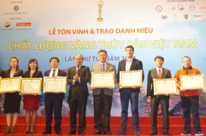 Skretting đồng hành với người nuôi tôm