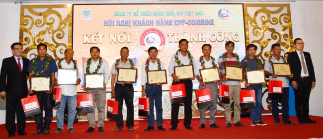 Tuyên dương 40 hộ nuôi tôm theo Mô hình CPF Combine ở Bến Tre