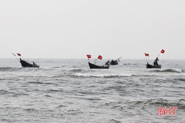 200 tàu cá Hà Tĩnh “khoác áo" mới để vươn khơi, bám biển