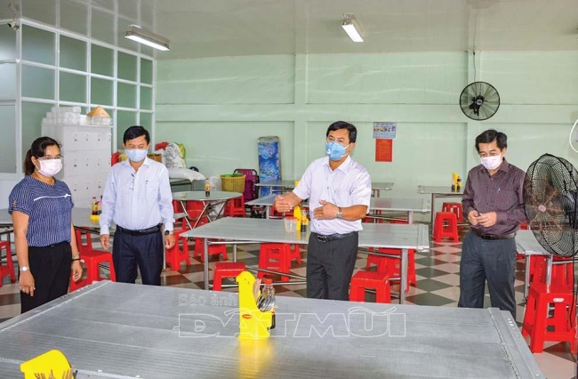 Tôm Cà Mau lao đao vì dịch bệnh