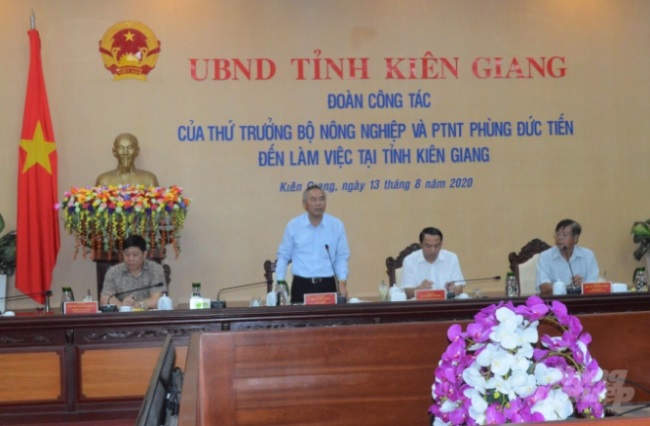 Còn tàu cá vi phạm thì khó thuyết phục gỡ được thẻ vàng