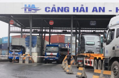 Choáng với phí hạ tầng cảng biển